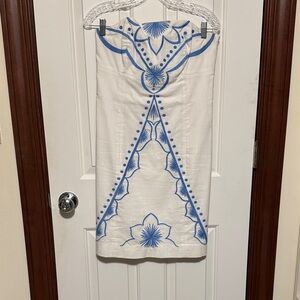 Lilly Pulitzer white Bowen strapless dress with blue embroidery size 8 EUC